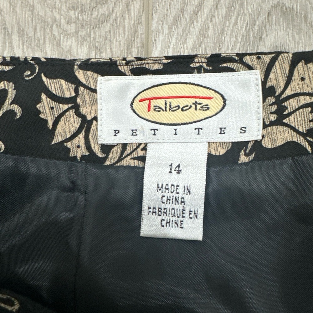 Talbots Black and Cream Floral Pencil Skirt size 14P Christmas - Picture 2 of 3